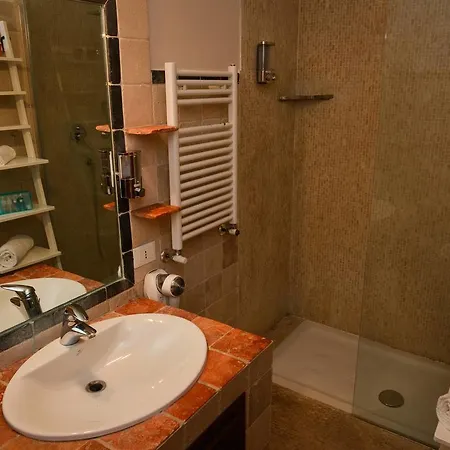 Cimarra Chiara - Ultra Luxurious Near Coliseum Rome